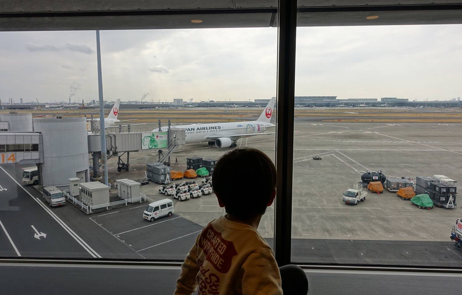 関西から飛行機で子連れディズニー いくらかかる 時間は 羽田空港と成田空港どっちが便利 Happy Traveler With Kids